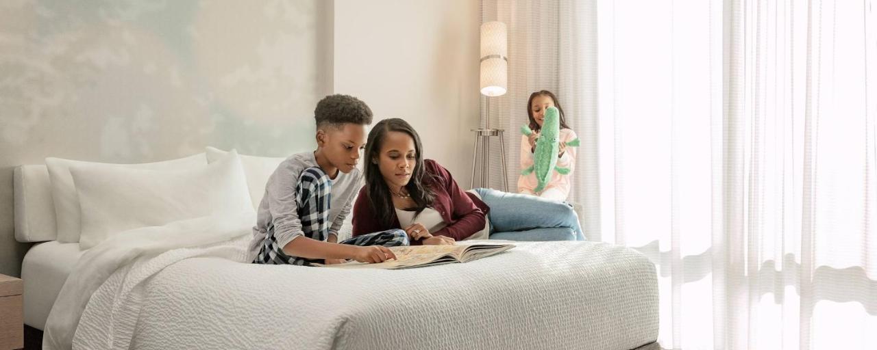 Courtyard By Marriott New York Queens, Jamaica Экстерьер фото